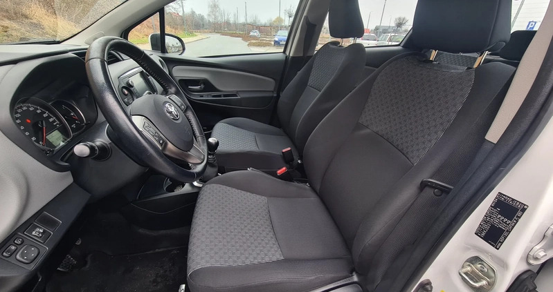 Toyota Yaris cena 38900 przebieg: 98000, rok produkcji 2015 z Jedlina-Zdrój małe 781